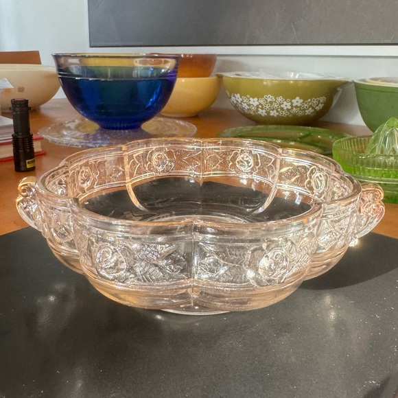 1950s Jeanette Glass Aztec Rose Two-Handled Candy Dish - Picture 3 of 6